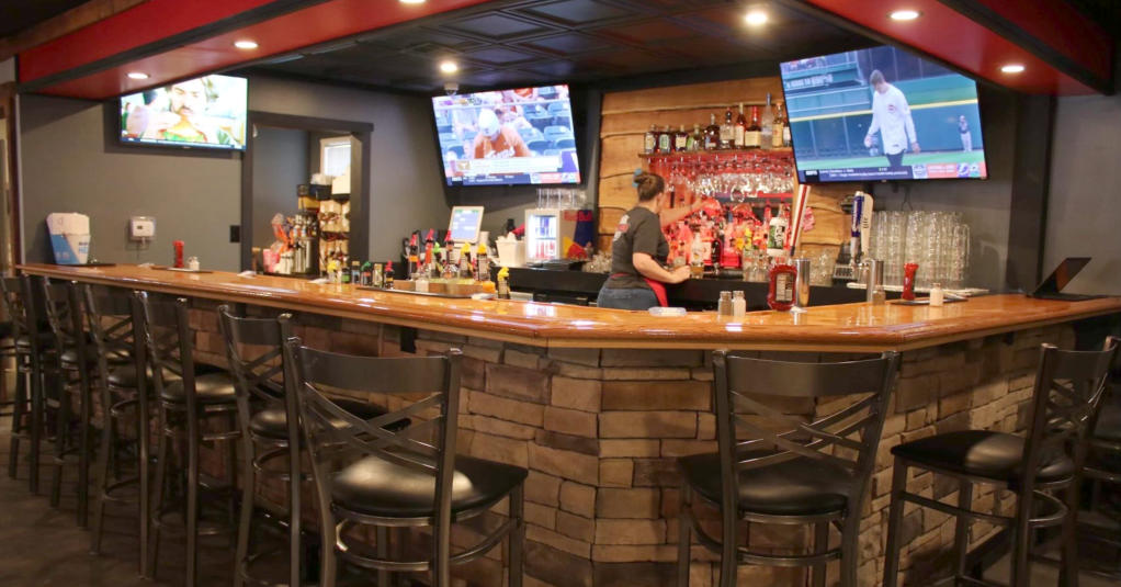 The bar at Trailhead Bar and Grill